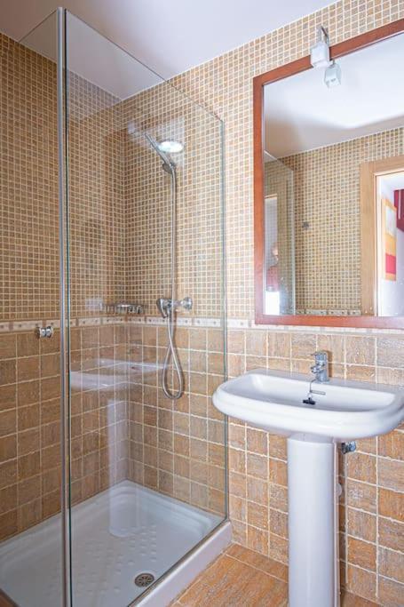 Sunny House With Great Sea Views, 3 Terraces, Private Heated Pool And Sauna La Herradura  Exteriér fotografie